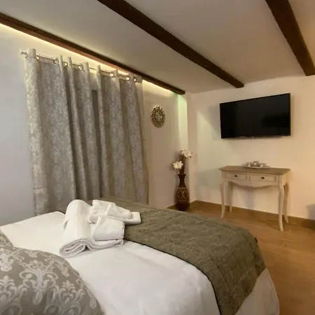 Romántico Ático Terraza privada y Cochera Gratis-2